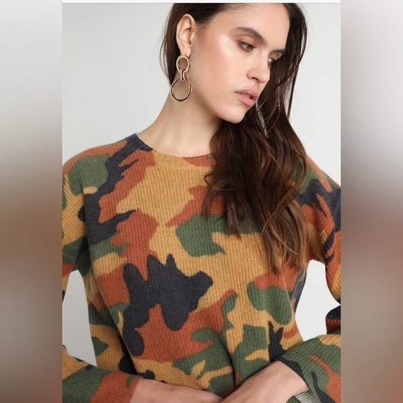 Cottontail Camo Wide-Sleeve Sweater - Picture 2 of 11